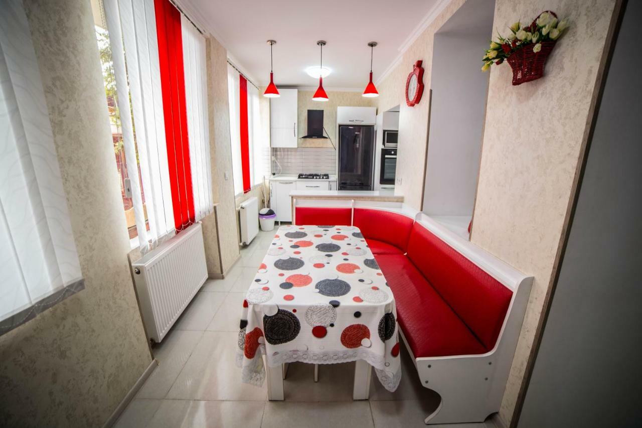 Guest House Theodora คูทายสิ ภายนอก รูปภาพ