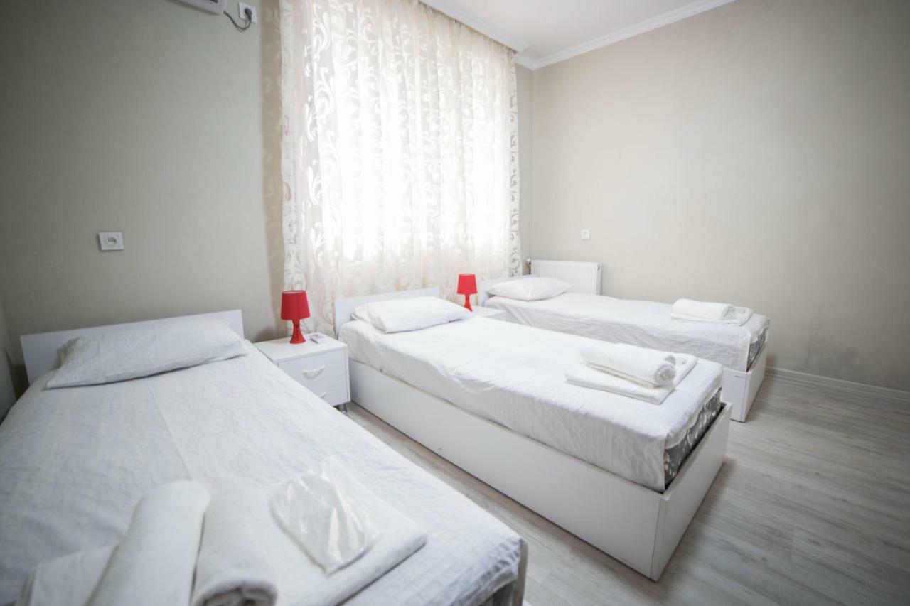 Guest House Theodora คูทายสิ ภายนอก รูปภาพ