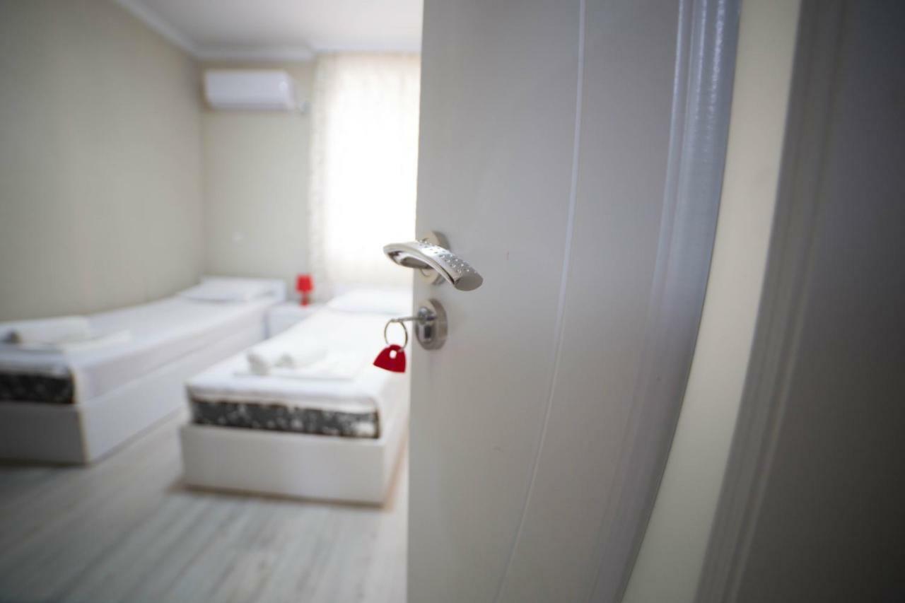 Guest House Theodora คูทายสิ ภายนอก รูปภาพ